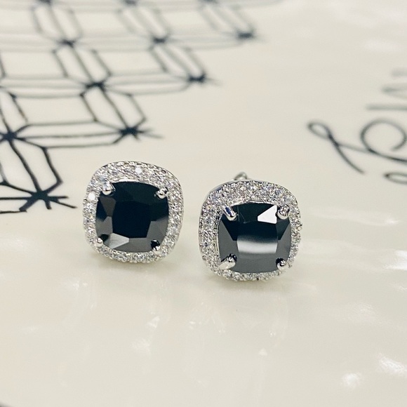 COPY - Black onyx stud earrings - Picture 2 of 5